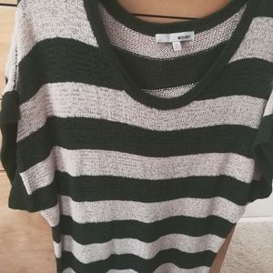 Short sleeve sweater blouse